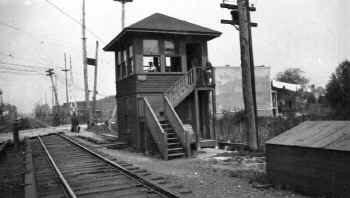 42a. Tower-NA-NY Ave. Xing-E of Cedar Manor (View W) - 1923 (Osborne-Keller).jpg (78364 bytes)
